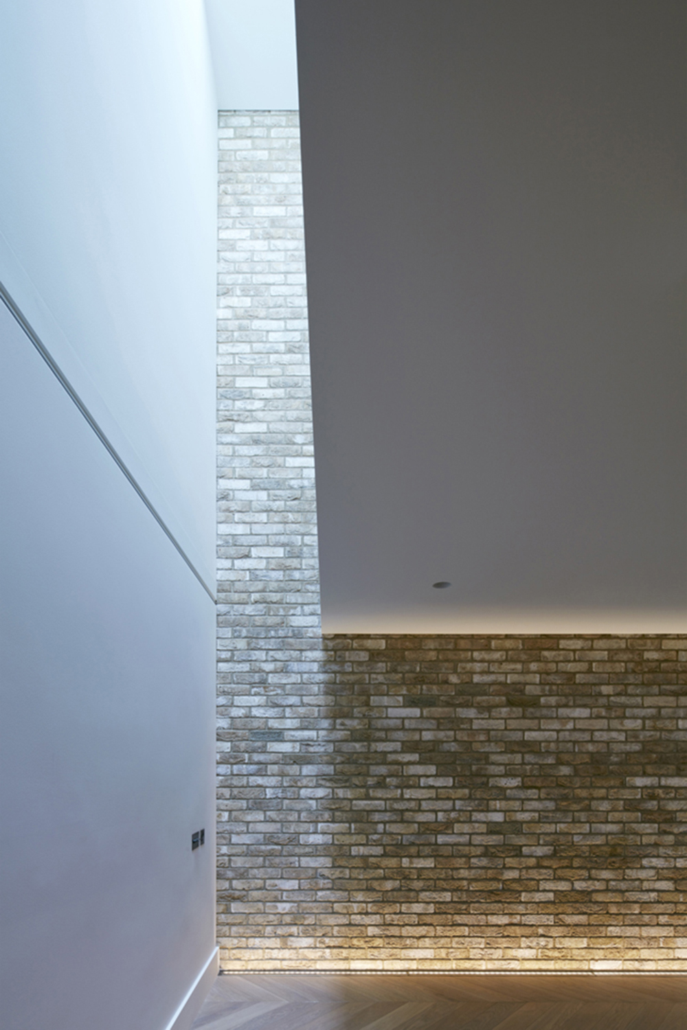 Hidden House Chelsea Knightsbridge LTS Architects - detail view brickwork lighting